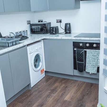 Aylesbury Apartment 1 With Free Parking Bagian luar foto