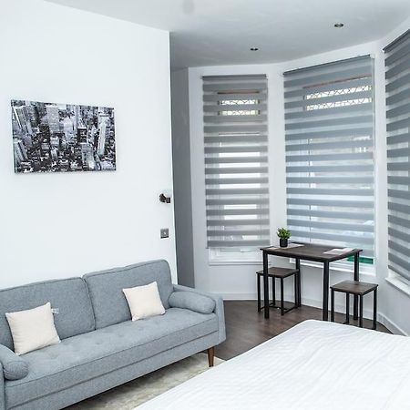 Aylesbury Apartment 1 With Free Parking Bagian luar foto