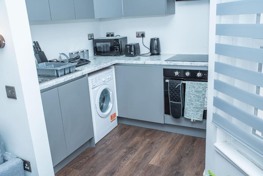 Aylesbury Apartment 1 With Free Parking Bagian luar foto