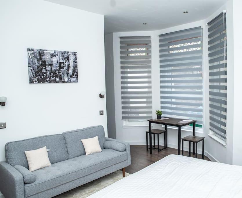 Aylesbury Apartment 1 With Free Parking Bagian luar foto