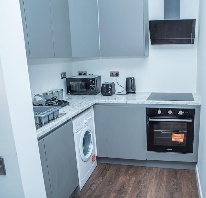 Aylesbury Apartment 1 With Free Parking Bagian luar foto